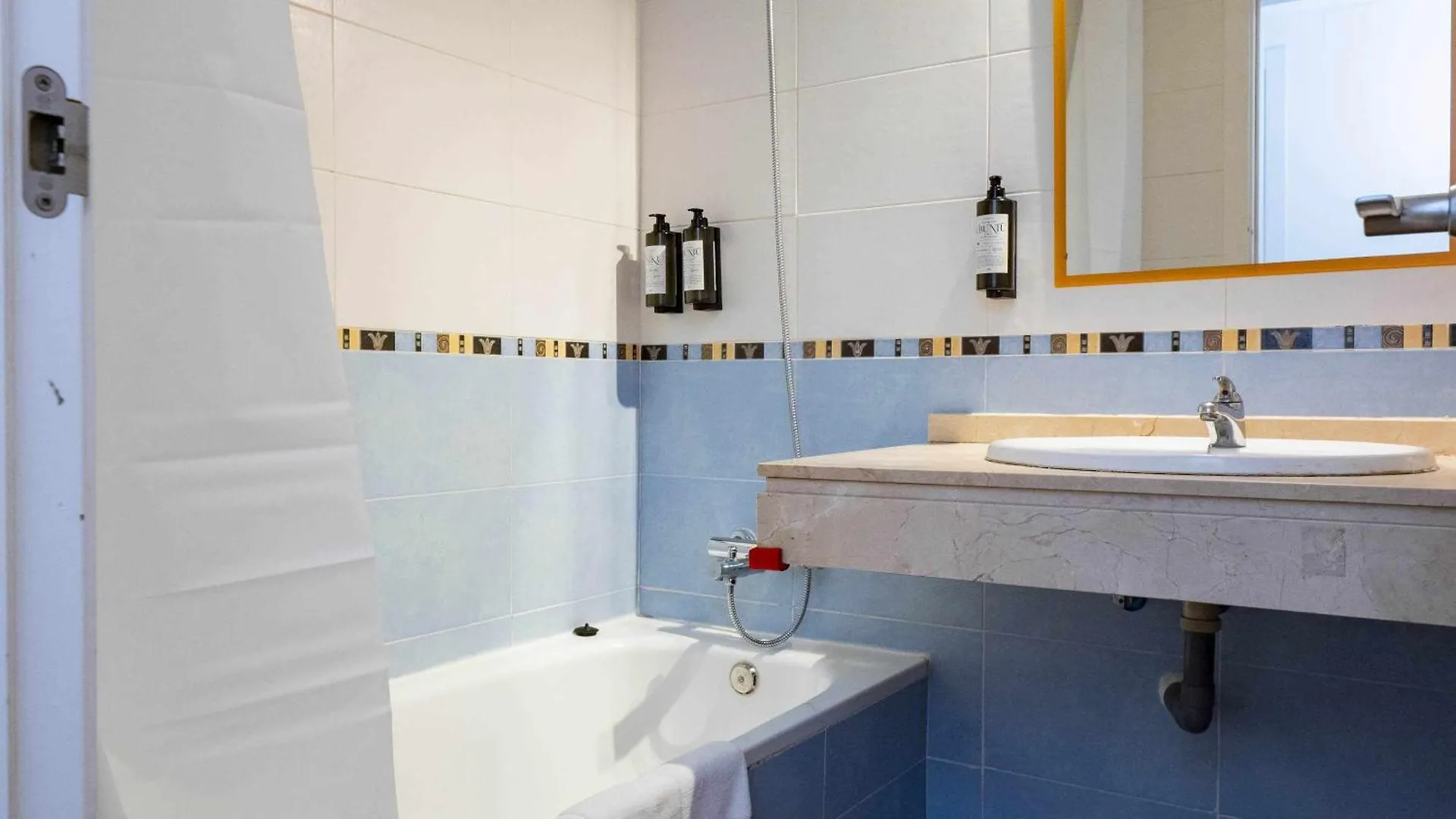 Atico Con Vistas Al Mar Piscina Y Parking Apartment Malaga