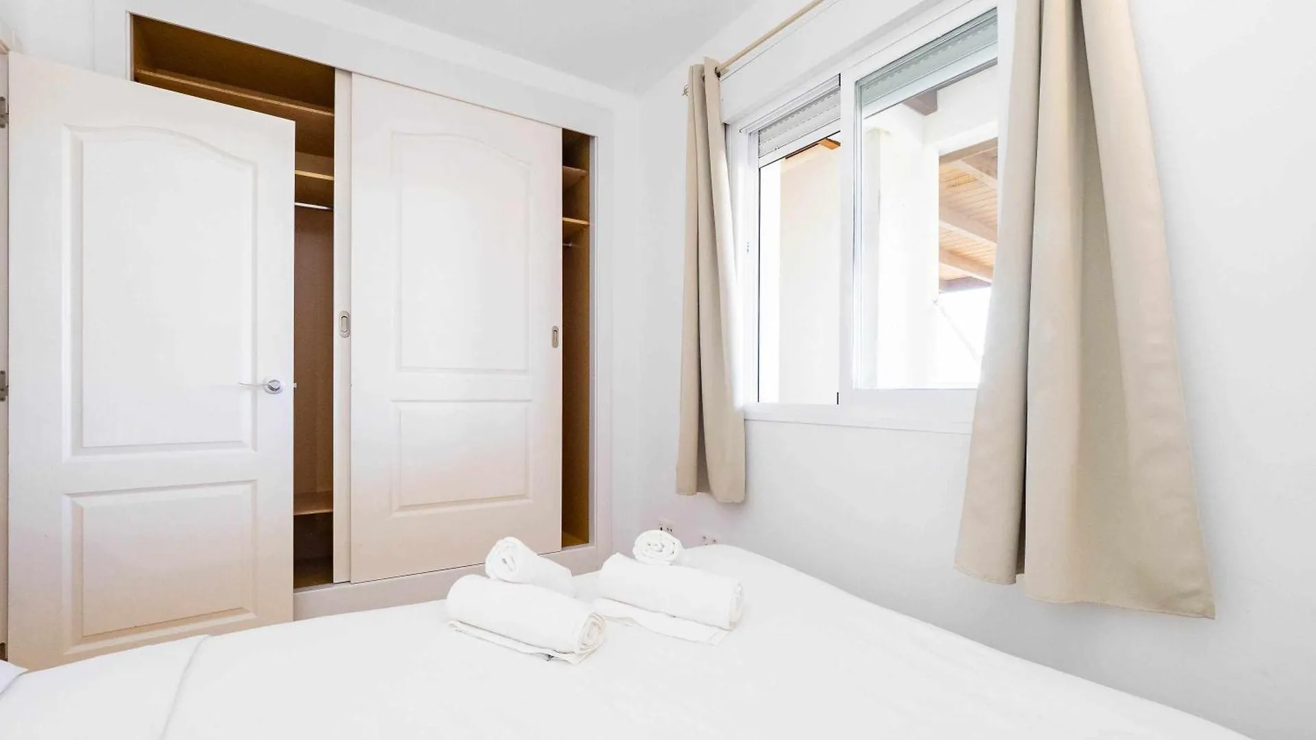 Atico Con Vistas Al Mar Piscina Y Parking Apartment Malaga
